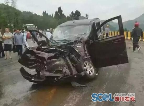 車輛失控沖進(jìn)學(xué)校引發(fā)火災(zāi)，造成一死八傷重大事故